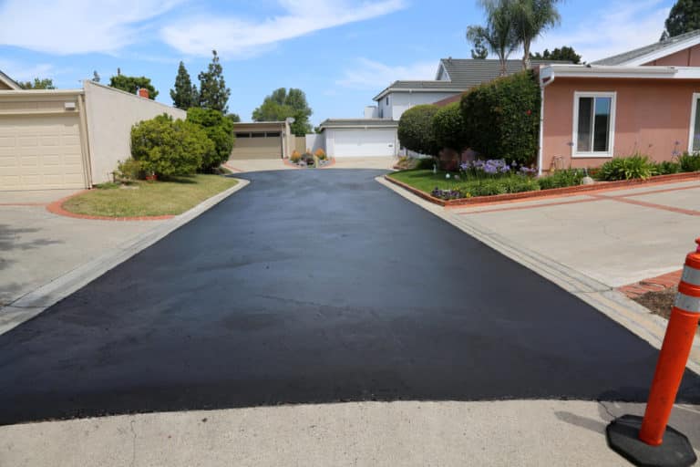 Asphalt paving