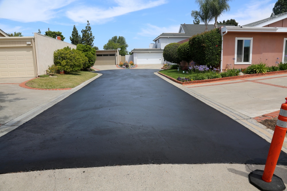 Asphalt paving